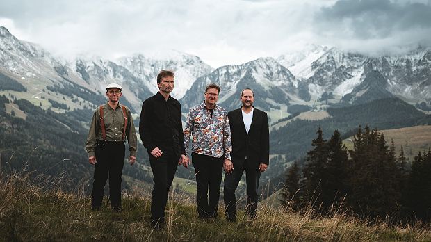 Mundartsongs der anspruchsvolleren Art, «mängisch zart u mängisch wild»: ehrlich, verletzlich, manchmal auch ironisch.